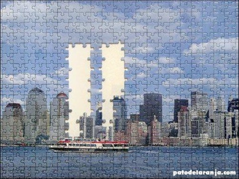 Puzzle montrant une vue de Manhattan sans les Tours Jumelles (pièces manquantes)