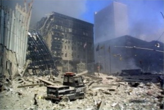La tour 7 du World Trade Center en milieu de journée le 11 septembre 2001