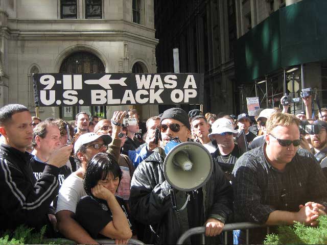 Manifestation du Mouvement pour la vérité ("911 was a US black op.")