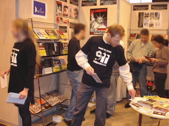ReOpen911 est présent chez Demi-Lune au Salon du Livre en 2007