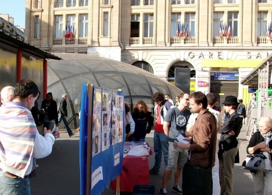Exposition à la Gare Saint Lazare, à Paris, en octobre 2010