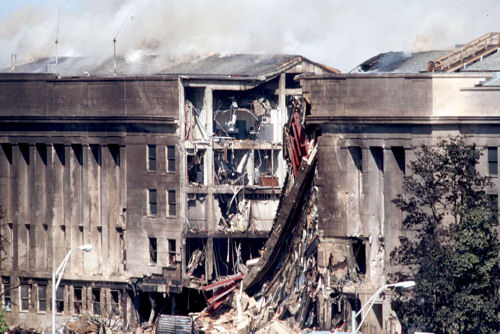 Façade du Pentagone après son effondrement, après l'attaque