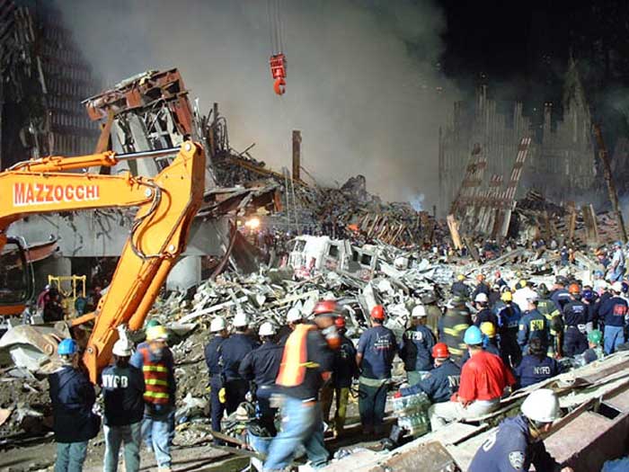 Déblaiement des décombres des Tours Jumelles à Ground Zero