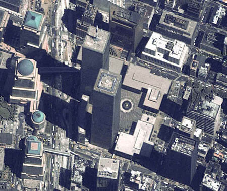 Vue aérienne du complexe du World Trade Center, comprenant la tour 7