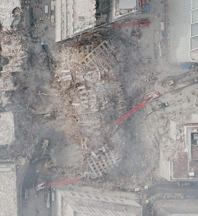 Vue verticale des décombres de la tour 7 du World Trade Center