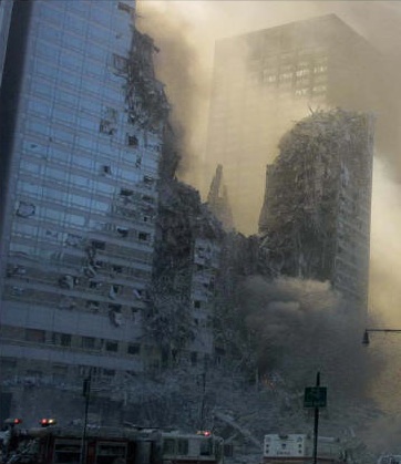 Tour 3 du World Trade Center endommagé par l'effondrement de la Tour Nord