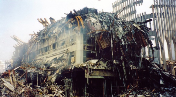 Tour 3 du World Trade Center après l'effondrement de la Tour Nord