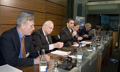 Conférence Axis for Peace avec Thierry Meyssan à Bruxelles en 2005